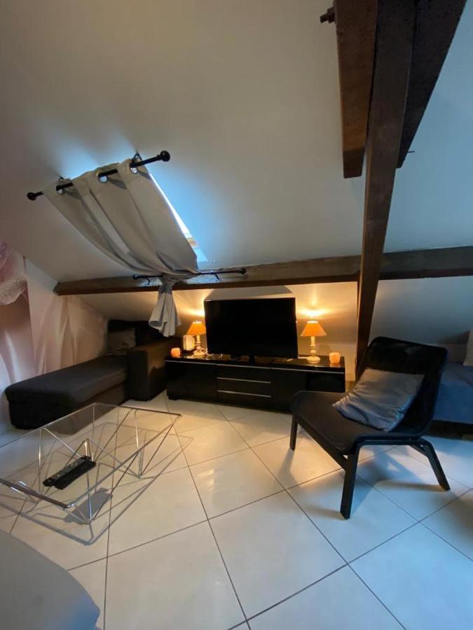 Appartamento studio cosy à 35 mn de Paris. Corbeil-Essonnes Esterno foto